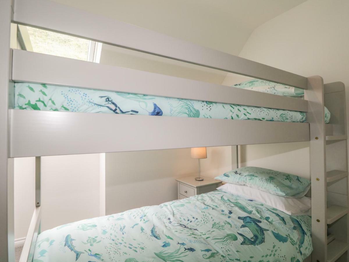 15 Waters Edge Villa Банф Екстериор снимка